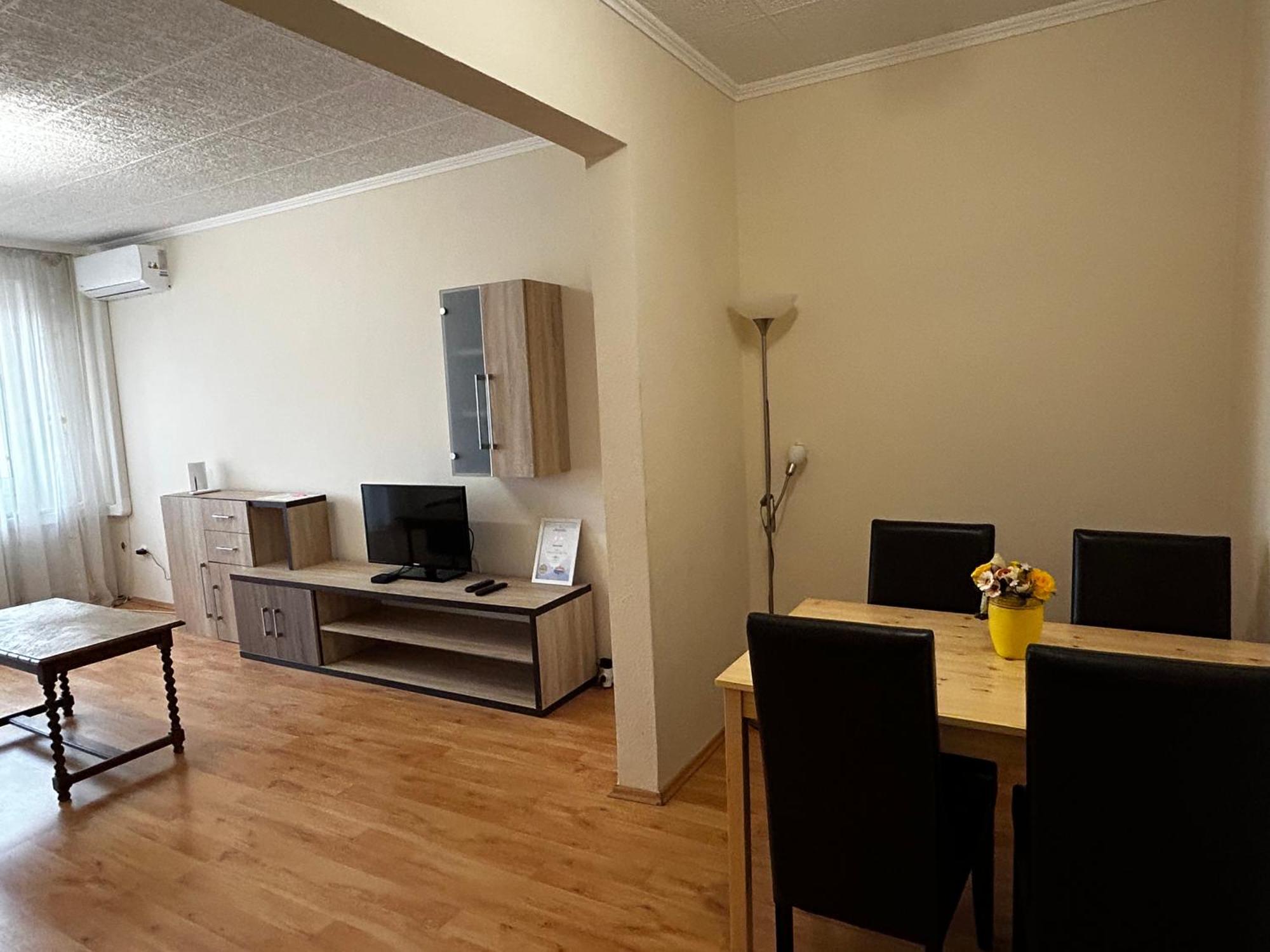 Backstage Apartment Gyor Exterior photo